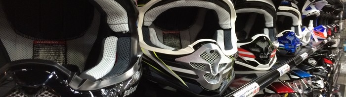 ヘルメットぞろぞろ