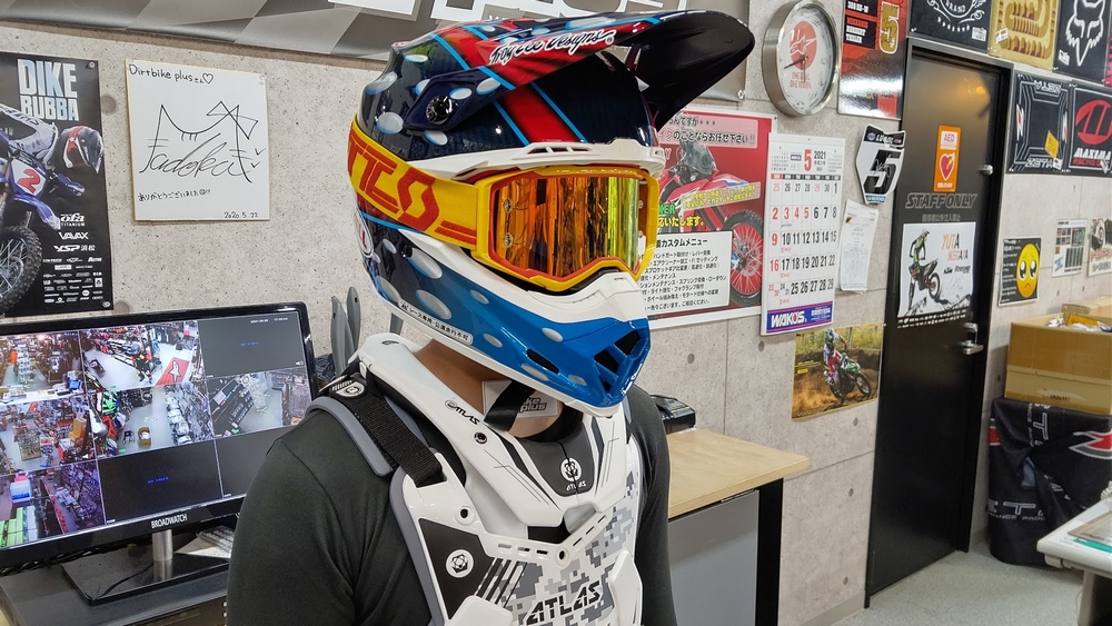 首と脊髄を守るネックブレースの種類と選びかた| Dirtbikeplus (ダートバイクプラス)