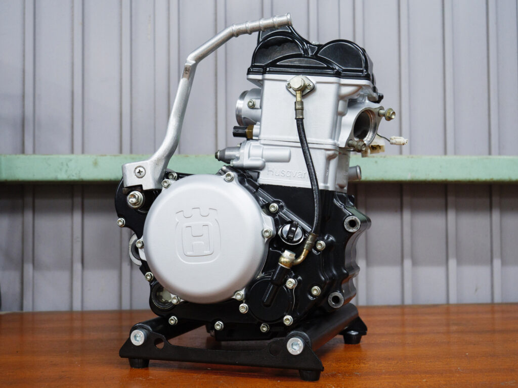 TE250 エンジン