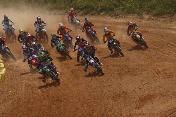 キッズのモトクロスデビューには何が必要？アイテムとおすすめコース7選| Dirtbikeplus (ダートバイクプラス)