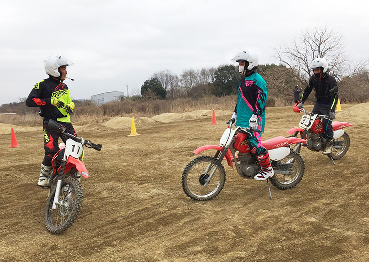 子供にオフロードバイクデビューをさせたい！始め方からおすすめアイテムをご紹介| Dirtbikeplus (ダートバイクプラス)