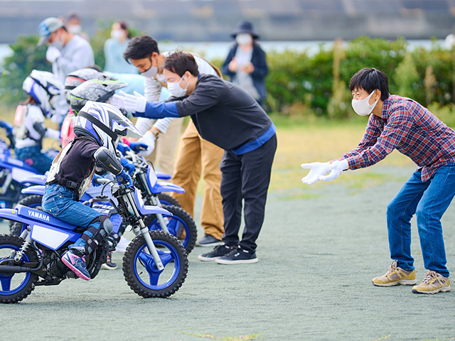 子供にオフロードバイクデビューをさせたい！始め方からおすすめアイテムをご紹介| Dirtbikeplus (ダートバイクプラス)