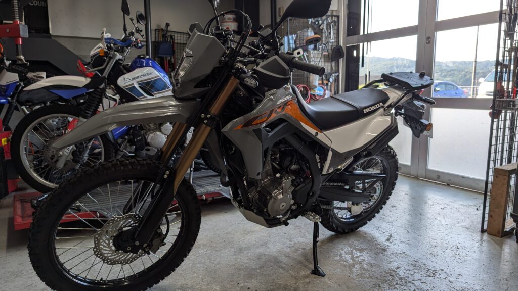 ダートバイクプラスブログ|CRF250L MD47型のハンドル交換解説