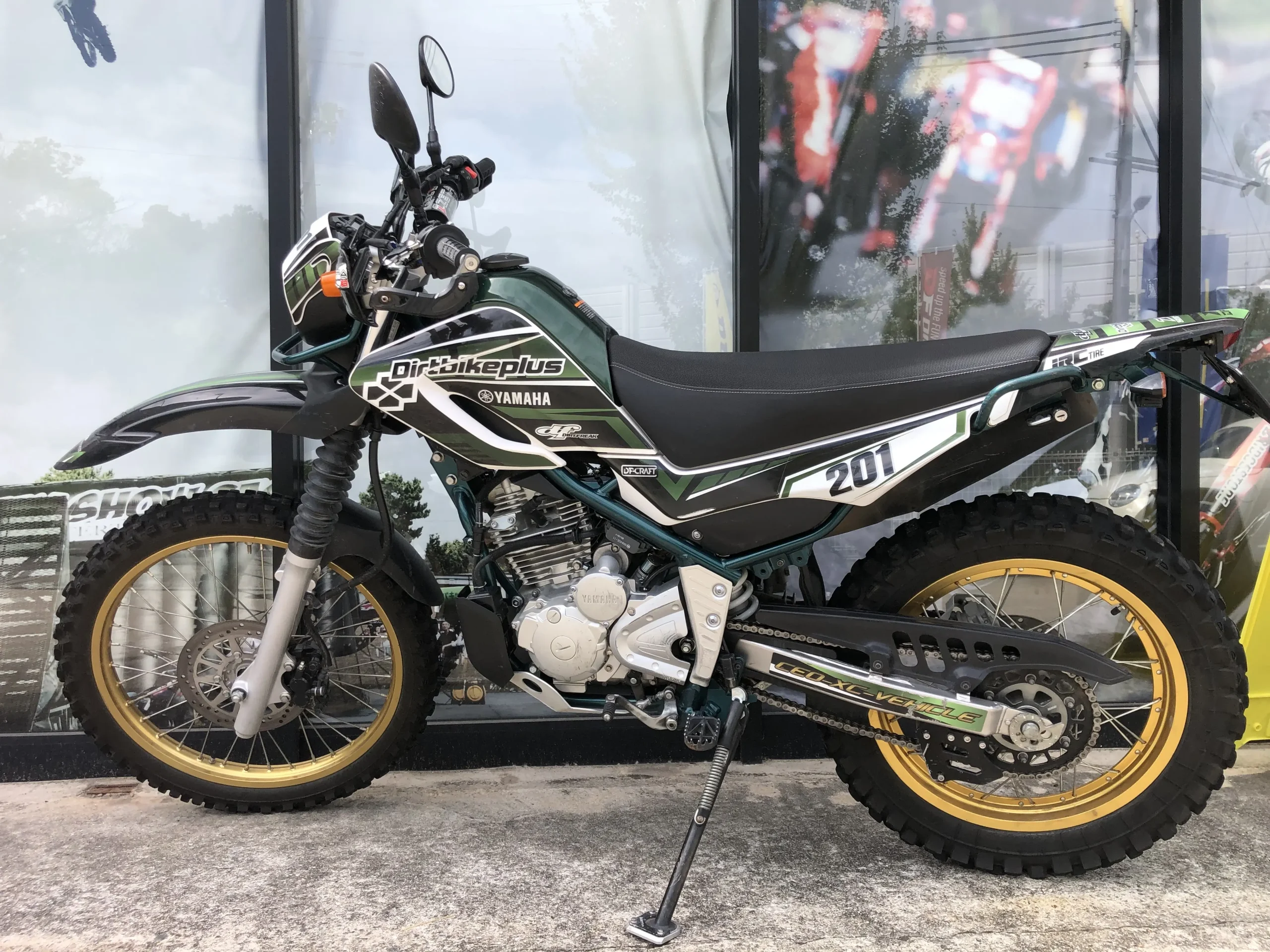 ZETA DF DIRT FREAK バイクシートセロー250ローシート　美品 ZETA DF DIRT FREAK バイクシートセロー250ローシート 美品