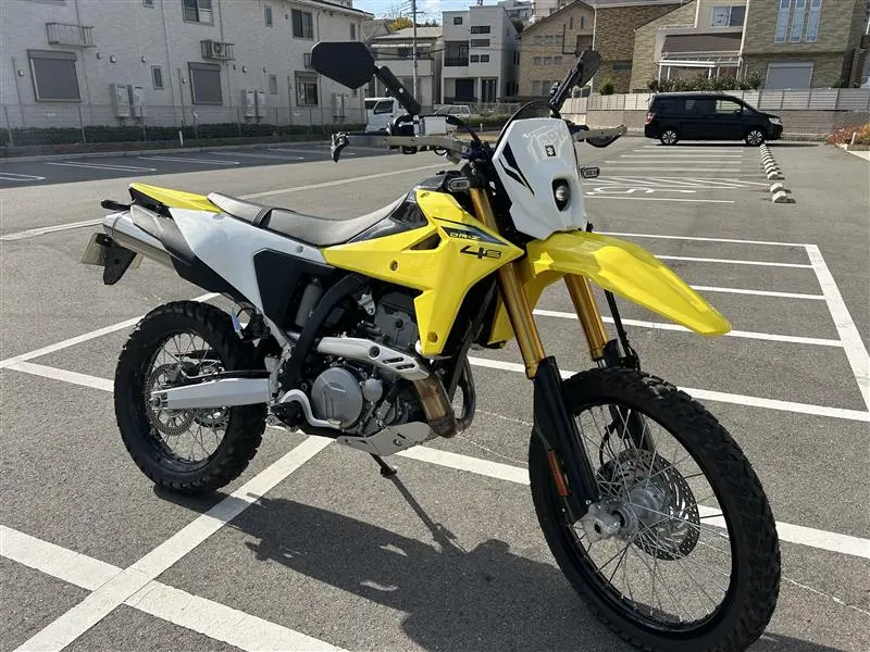 DR-Z4Sハンドル廻りを護ります。