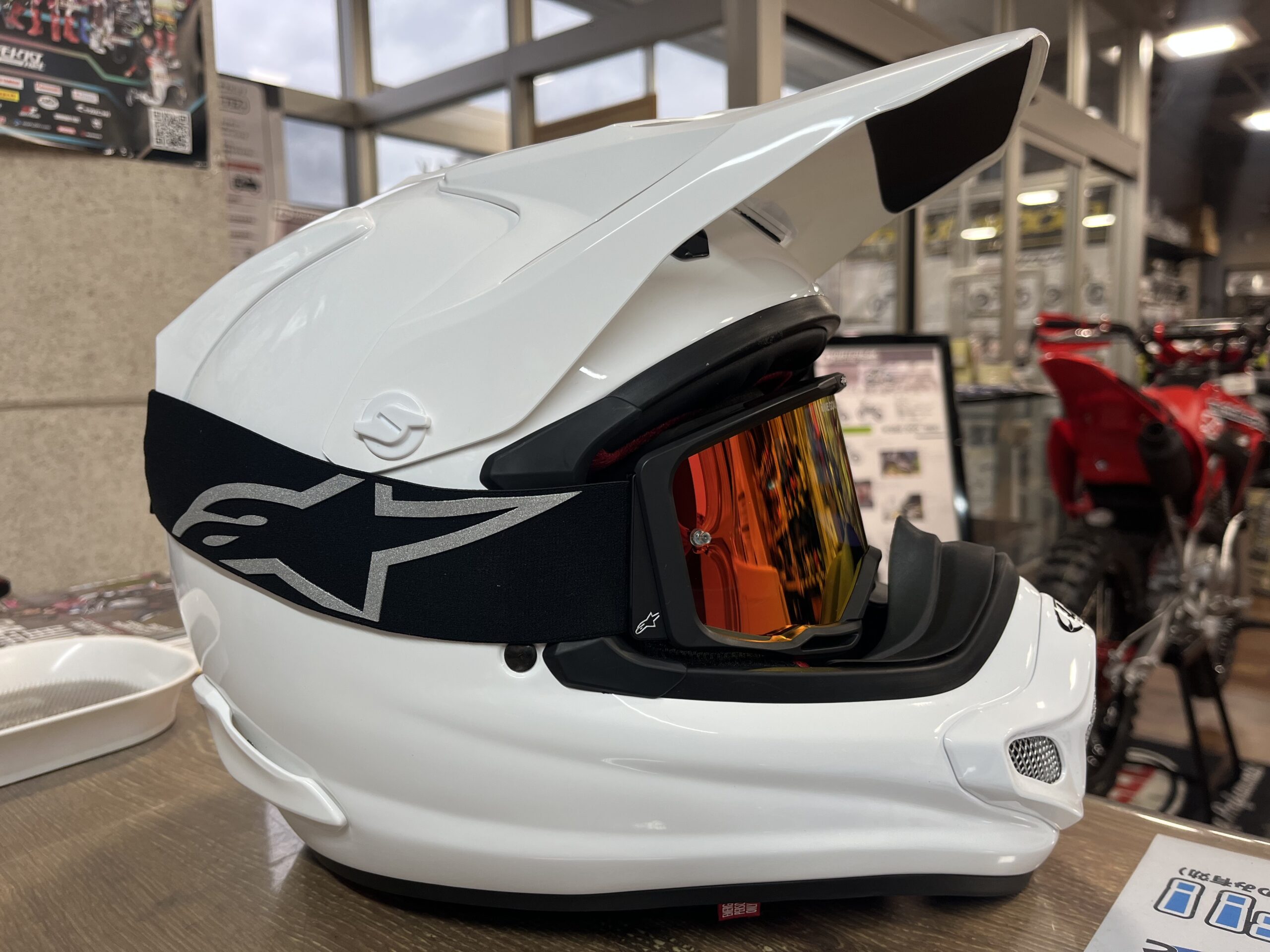 アルパインスターズのゴーグル